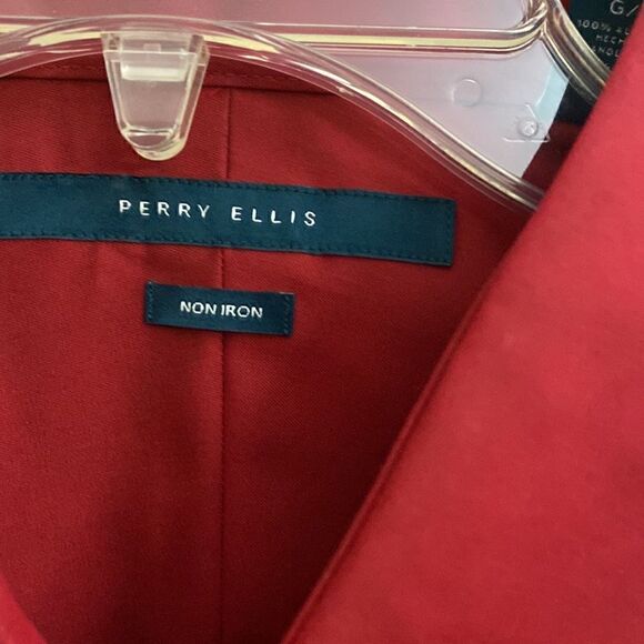 ❤️ PERRY ELLIS RED BOTTON DOWN LONG SLEEVE NON IRON SIZE L— Not in the 3 for $25 - Picture 3 of 4